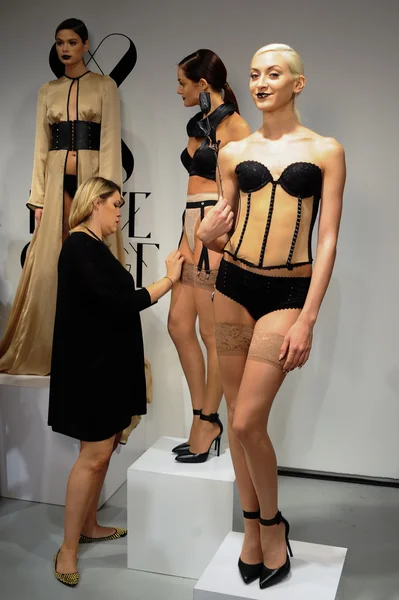 Aşk kafes bahar 2015 iç çamaşırı tanıtımı