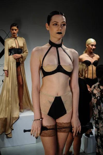 Aşk kafes bahar 2015 iç çamaşırı tanıtımı