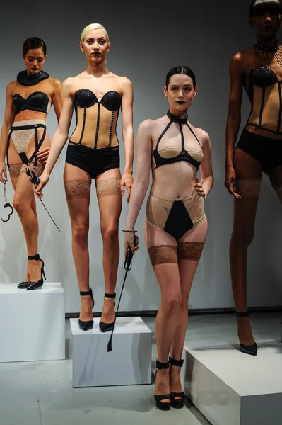 Aşk kafes bahar 2015 iç çamaşırı tanıtımı