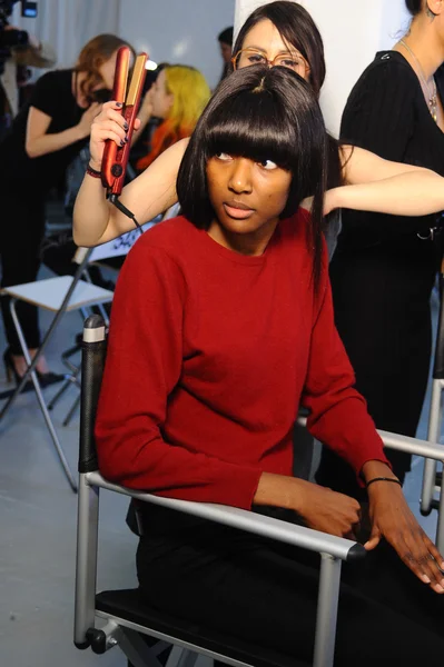 Models getting ready backstage with makeup and hair during Made in the USA Spring 2015 lingerie showcase preparations — Stock Photo, Image