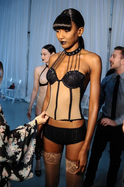 Models pose sexy backstage during Made in the USA Spring 2015 lingerie showcase preparations — Stock Photo, Image