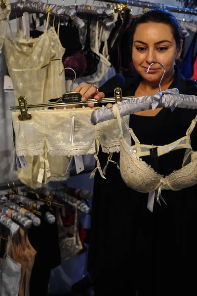 Designer Zumruduanka showing lingerie samples — Stock Photo, Image