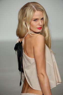 Pist finale göstermek iç çamaşırı moda haftası sırasında