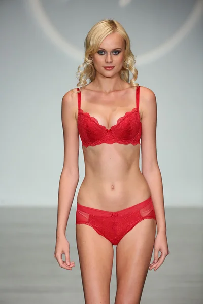 Finale Runway Show durante la moda Lingerie — Foto Stock