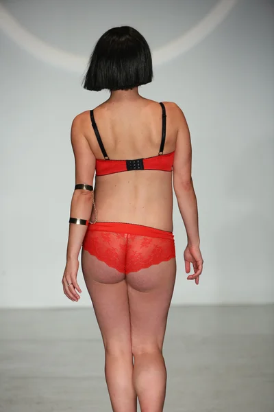 Finale Runway Show durante a semana de moda Lingerie — Fotografia de Stock