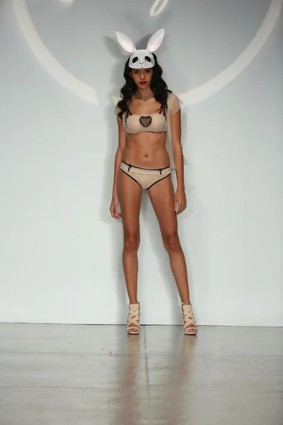 Finale Runway Show durante a semana de moda Lingerie — Fotografia de Stock