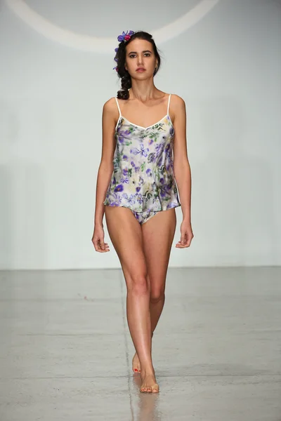 Finale Runway Show durante a semana de moda Lingerie — Fotografia de Stock