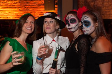 Moda parti Halloween olay sırasında