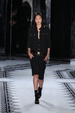 Versace 'ye Karşı 2015 Bahar Koleksiyonu