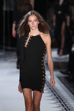 Versace 'ye Karşı 2015 Bahar Koleksiyonu