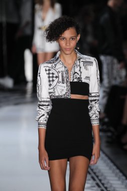 Versace 'ye Karşı 2015 Bahar Koleksiyonu