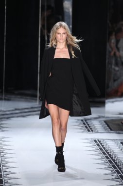 Versace 'ye Karşı 2015 Bahar Koleksiyonu