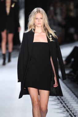 Versace 'ye Karşı 2015 Bahar Koleksiyonu