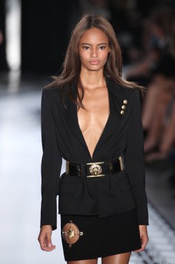 Versace 'ye Karşı 2015 Bahar Koleksiyonu