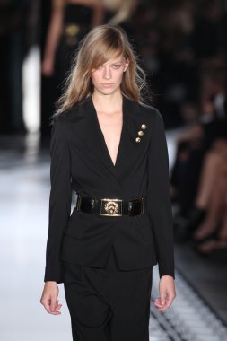 Versace 'ye Karşı 2015 Bahar Koleksiyonu