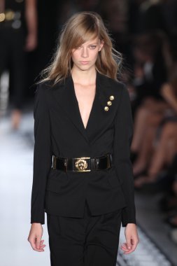 Versace 'ye Karşı 2015 Bahar Koleksiyonu