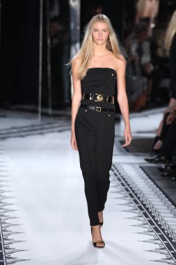 Versace 'ye Karşı 2015 Bahar Koleksiyonu