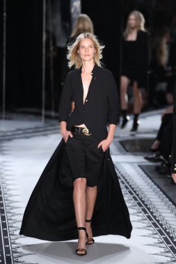 Versace 'ye Karşı 2015 Bahar Koleksiyonu