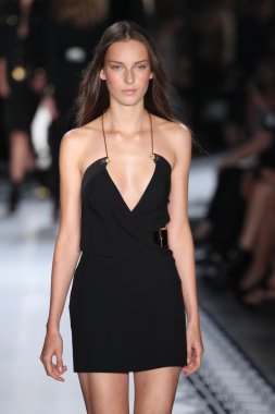 Versace 'ye Karşı 2015 Bahar Koleksiyonu