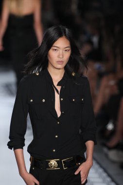 Versace 'ye Karşı 2015 Bahar Koleksiyonu