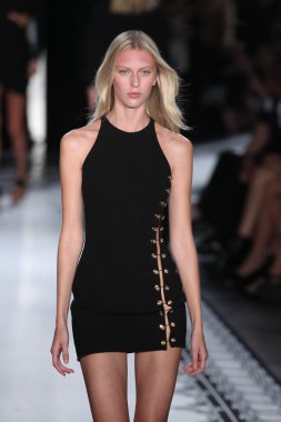 Versace 'ye Karşı 2015 Bahar Koleksiyonu