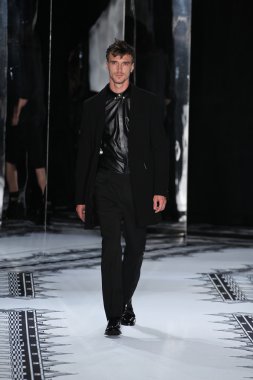 Versace 'ye Karşı 2015 Bahar Koleksiyonu