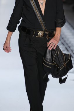 Versace 'ye Karşı 2015 Bahar Koleksiyonu