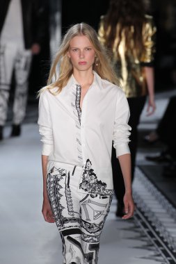 Versace 'ye Karşı 2015 Bahar Koleksiyonu