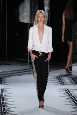 Versace 'ye Karşı 2015 Bahar Koleksiyonu
