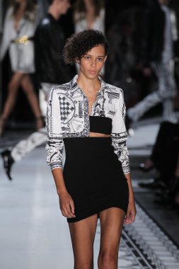 Versace 'ye Karşı 2015 Bahar Koleksiyonu