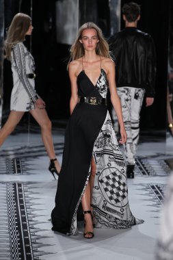 Versace 'ye Karşı 2015 Bahar Koleksiyonu