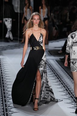 Versace 'ye Karşı 2015 Bahar Koleksiyonu
