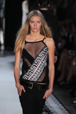 Versace 'ye Karşı 2015 Bahar Koleksiyonu