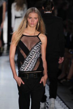 Versace 'ye Karşı 2015 Bahar Koleksiyonu