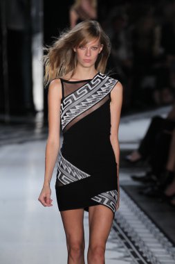 Versace 'ye Karşı 2015 Bahar Koleksiyonu