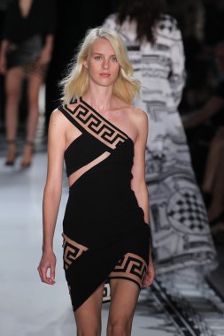 Versace 'ye Karşı 2015 Bahar Koleksiyonu