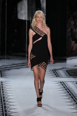 Versace 'ye Karşı 2015 Bahar Koleksiyonu