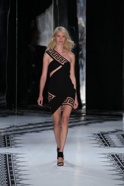 Versace 'ye Karşı 2015 Bahar Koleksiyonu