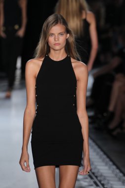 Versace 'ye Karşı 2015 Bahar Koleksiyonu