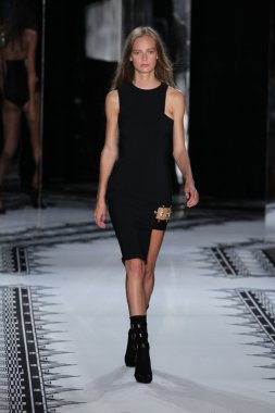 Versace 'ye Karşı 2015 Bahar Koleksiyonu