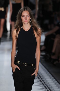 Versace 'ye Karşı 2015 Bahar Koleksiyonu