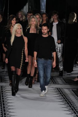 Donatella Versace ve Tasarımcısı Anthony Vaccrello