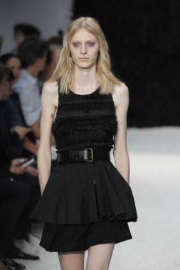 Vera Wang koleksiyonu moda defilesi