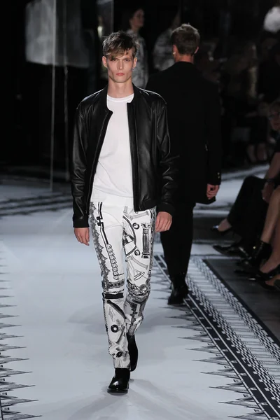 Versus Versace 2015年春系列 — 图库照片