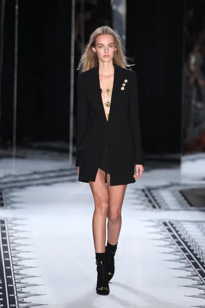 Versus Versace Vårens 2015 Collection — Stockfoto