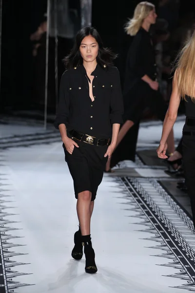 Versus Versace Spring 2015 Collection — Stok Foto