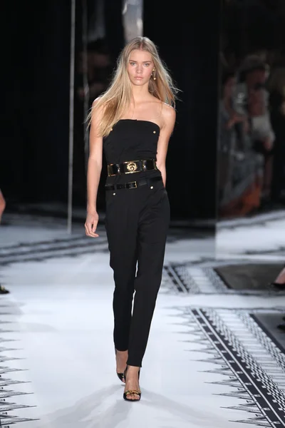 Versace Spring 2015 Collection — стоковое фото