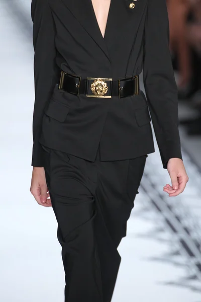 Versace 'ye Karşı 2015 Bahar Koleksiyonu — Stok fotoğraf