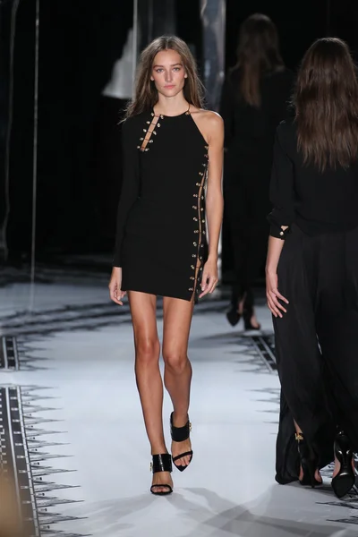 Versus Versace 2015 tavaszi kollekció — Stock Fotó