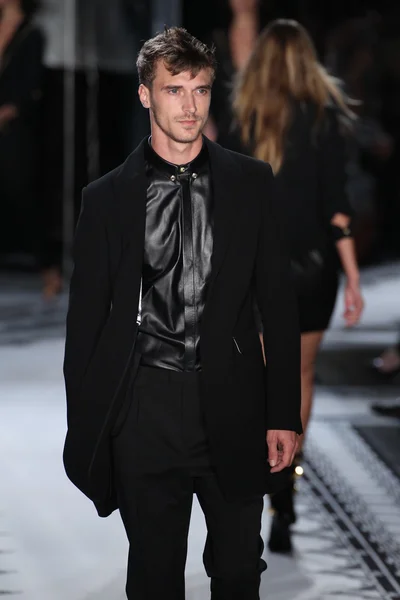 Versus Versace Spring 2015コレクション — ストック写真